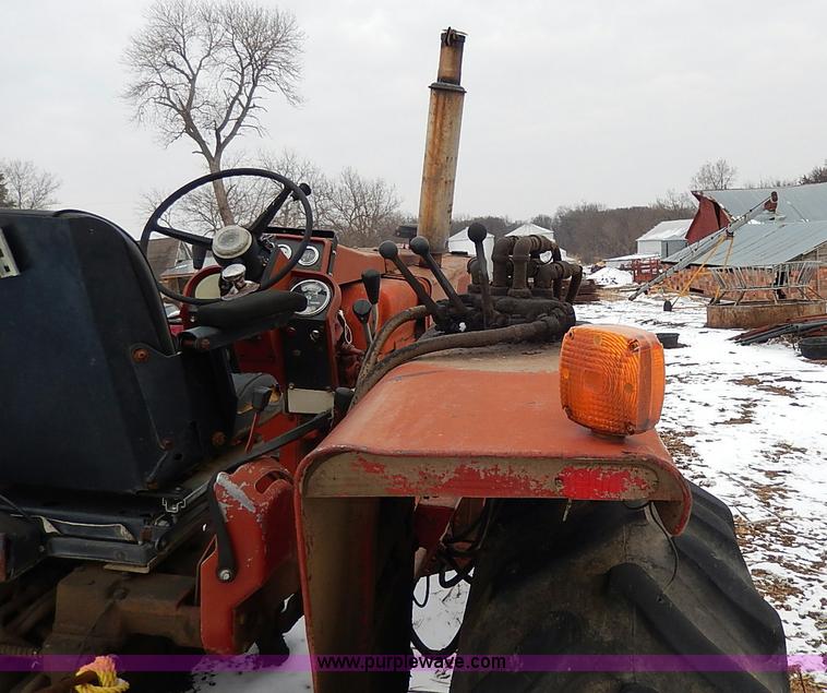 image for item I9341 1971 International 1466 tractor