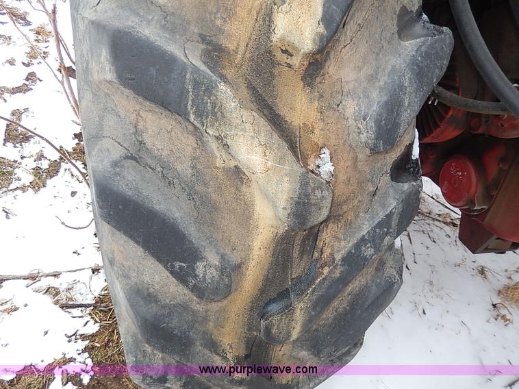 image for item I9341 1971 International 1466 tractor