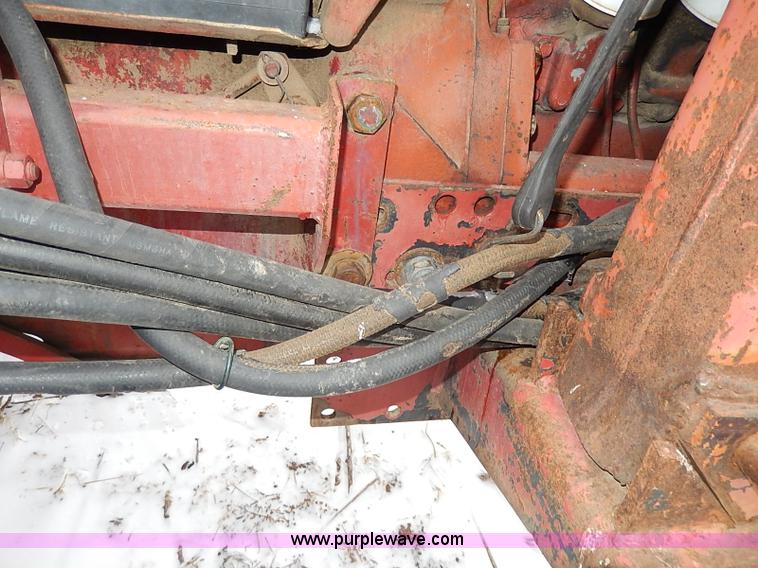 image for item I9341 1971 International 1466 tractor