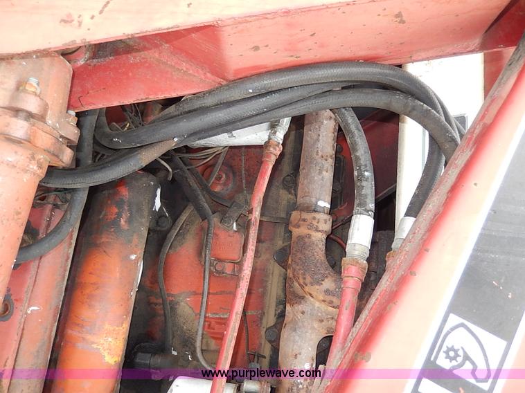 image for item I9341 1971 International 1466 tractor