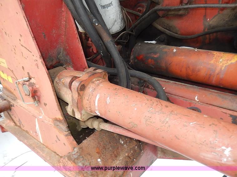 image for item I9341 1971 International 1466 tractor