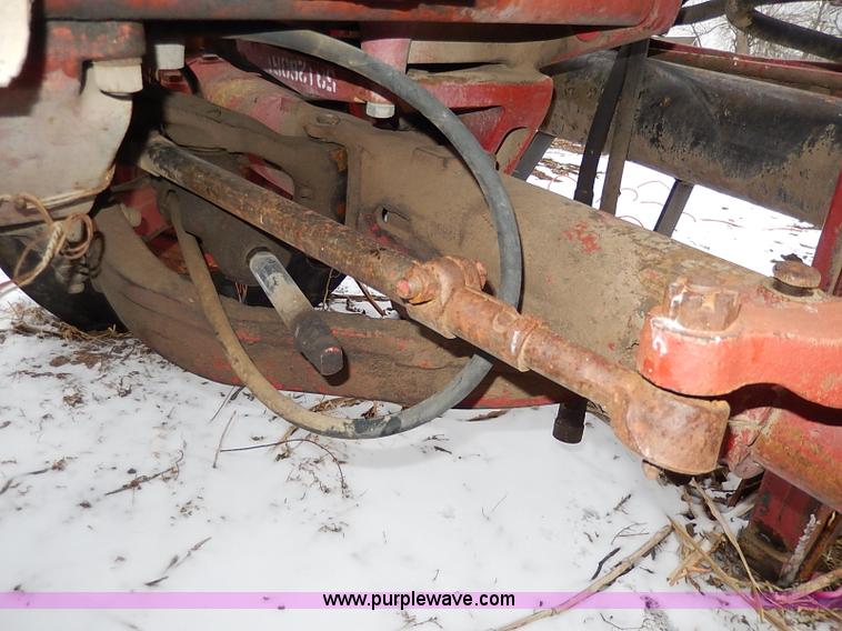 image for item I9341 1971 International 1466 tractor