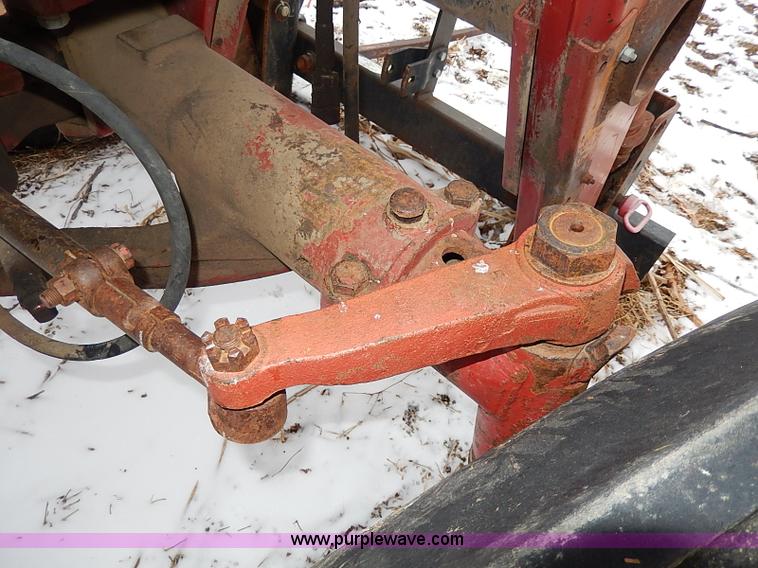 image for item I9341 1971 International 1466 tractor