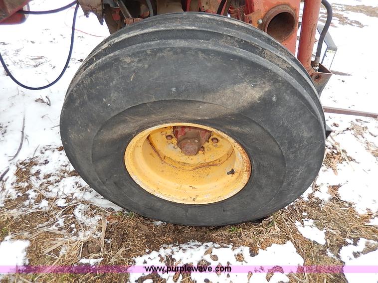 image for item I9341 1971 International 1466 tractor