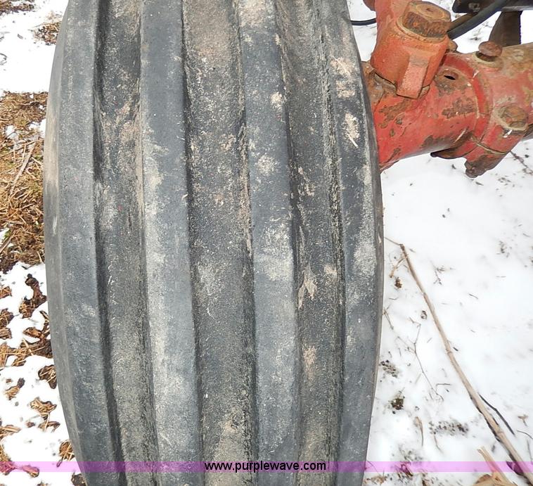 image for item I9341 1971 International 1466 tractor