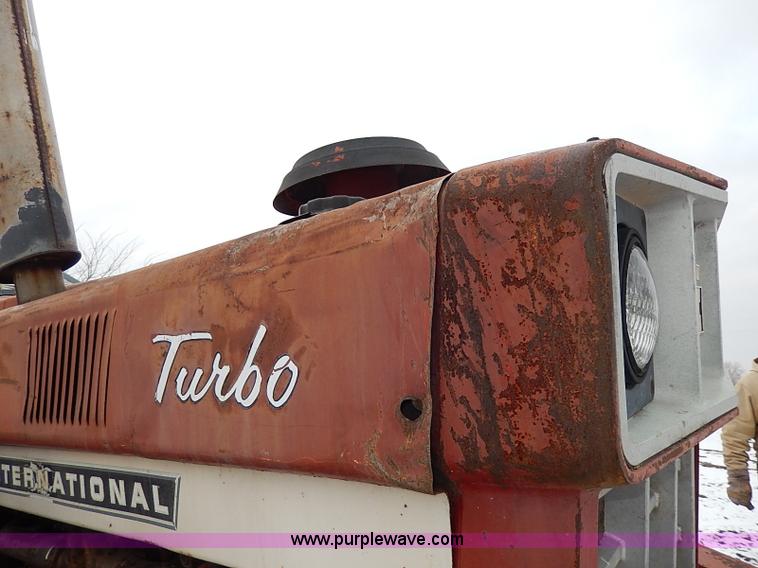 image for item I9341 1971 International 1466 tractor