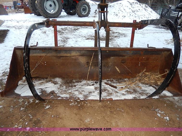 image for item I9341 1971 International 1466 tractor