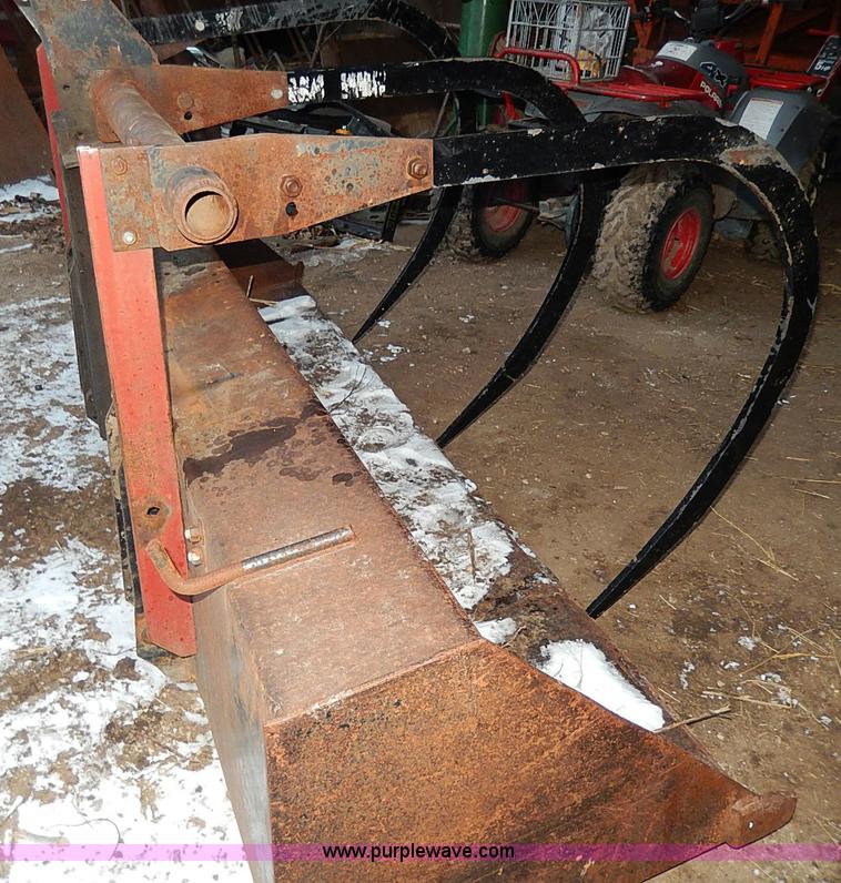 image for item I9341 1971 International 1466 tractor