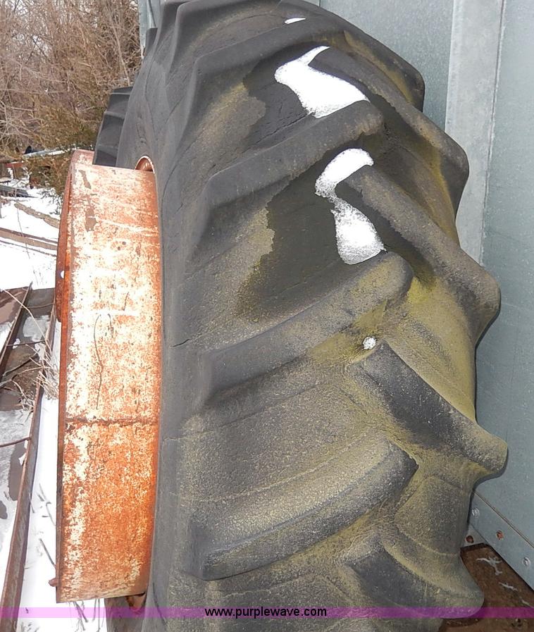 image for item I9341 1971 International 1466 tractor