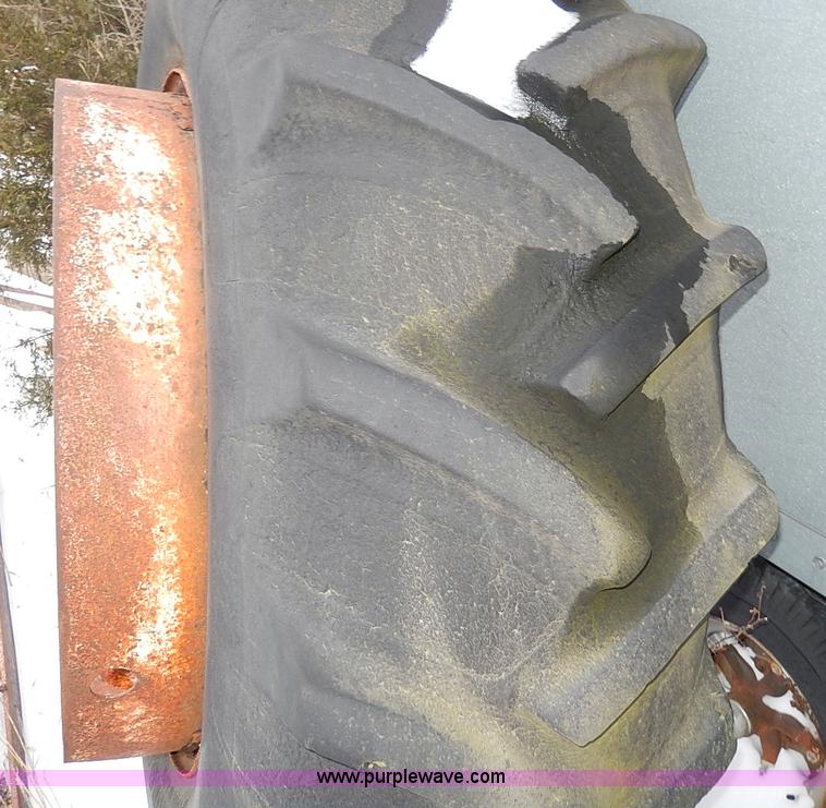 image for item I9341 1971 International 1466 tractor