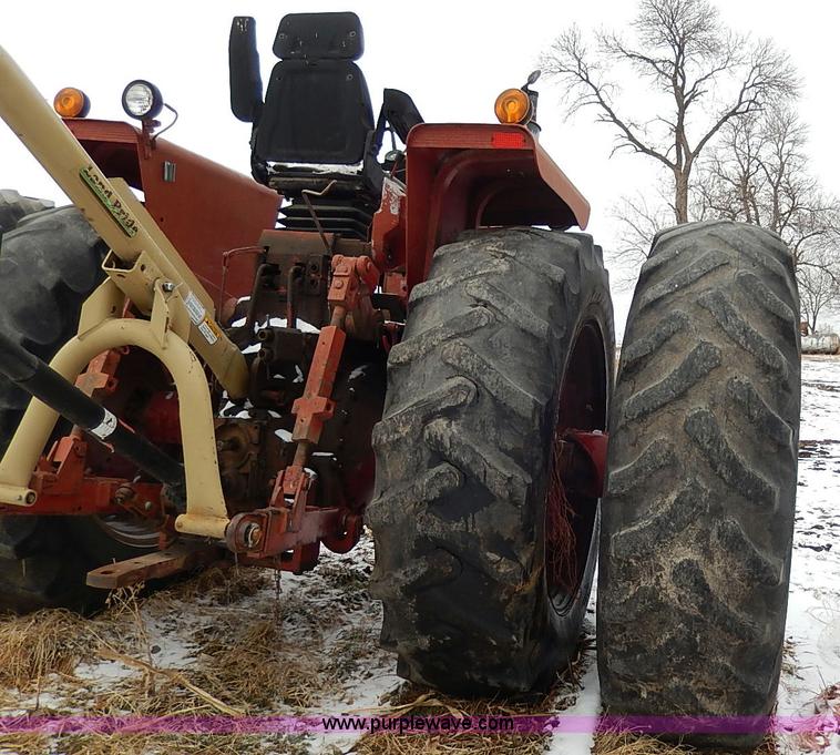 image for item I9343 1975 International 1066 tractor