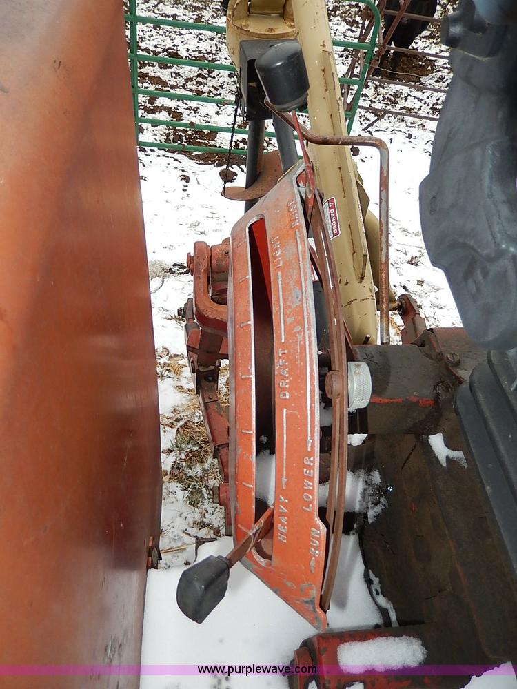 image for item I9343 1975 International 1066 tractor