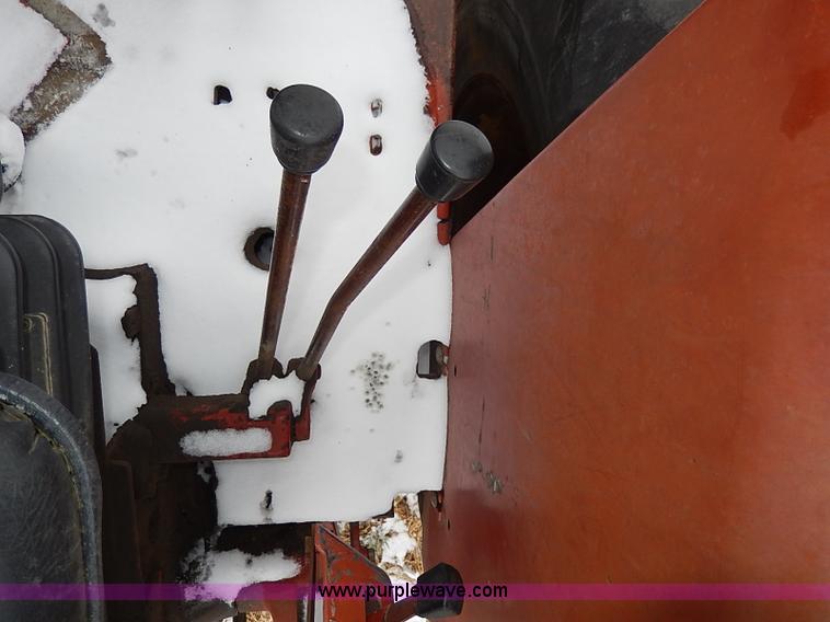 image for item I9343 1975 International 1066 tractor