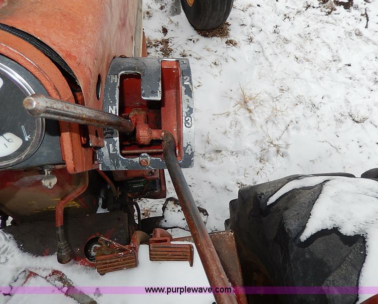 image for item I9343 1975 International 1066 tractor