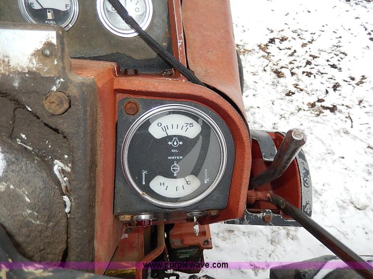 image for item I9343 1975 International 1066 tractor