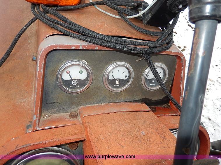 image for item I9343 1975 International 1066 tractor