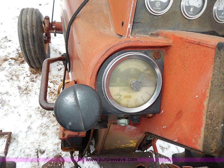 image for item I9343 1975 International 1066 tractor