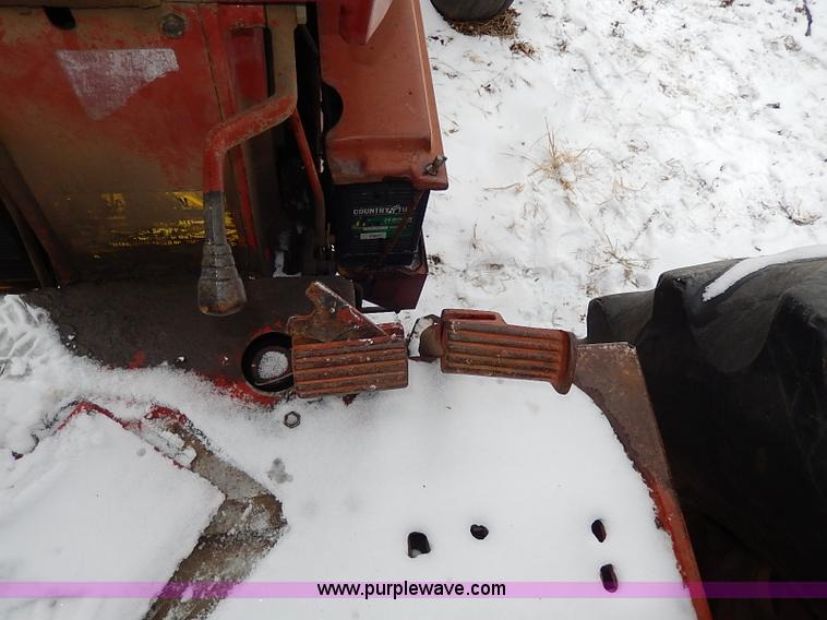 image for item I9343 1975 International 1066 tractor