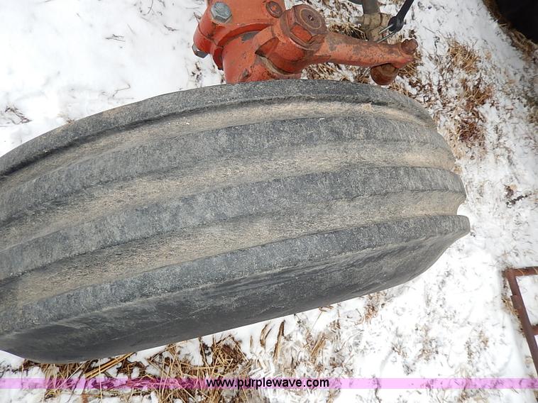 image for item I9343 1975 International 1066 tractor