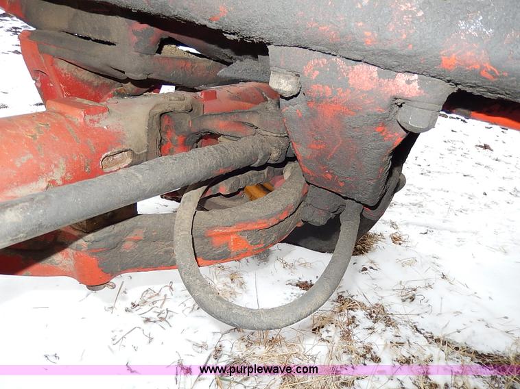 image for item I9343 1975 International 1066 tractor