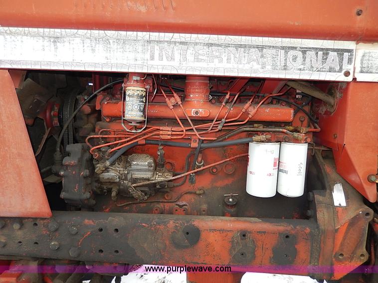 image for item I9343 1975 International 1066 tractor