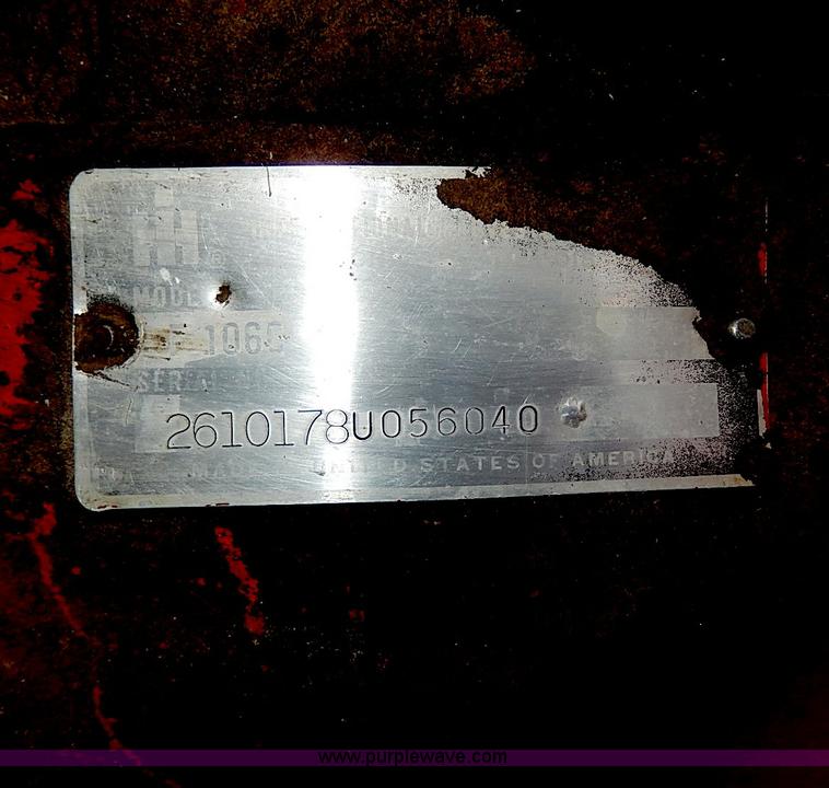 image for item I9343 1975 International 1066 tractor