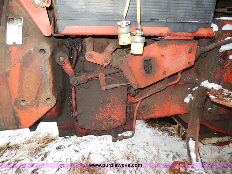 image for item I9343 1975 International 1066 tractor