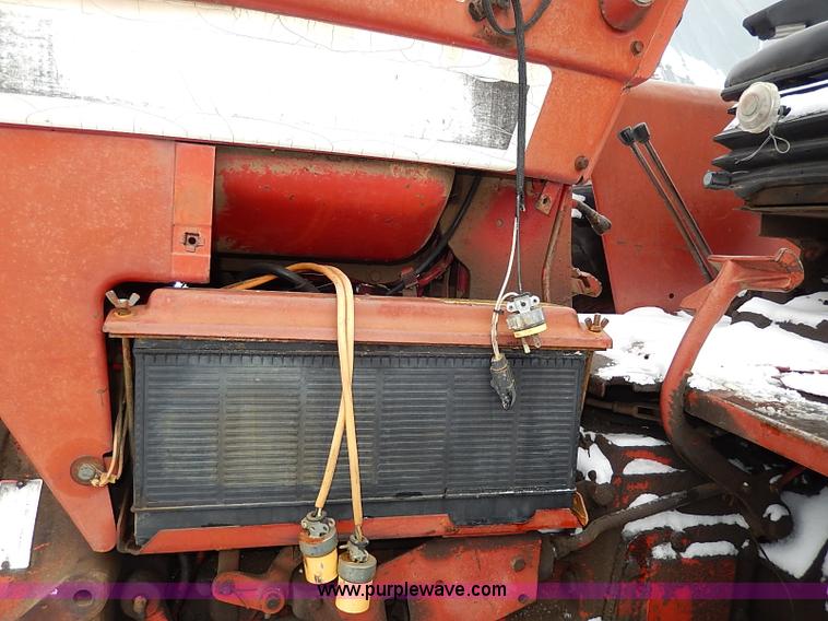 image for item I9343 1975 International 1066 tractor