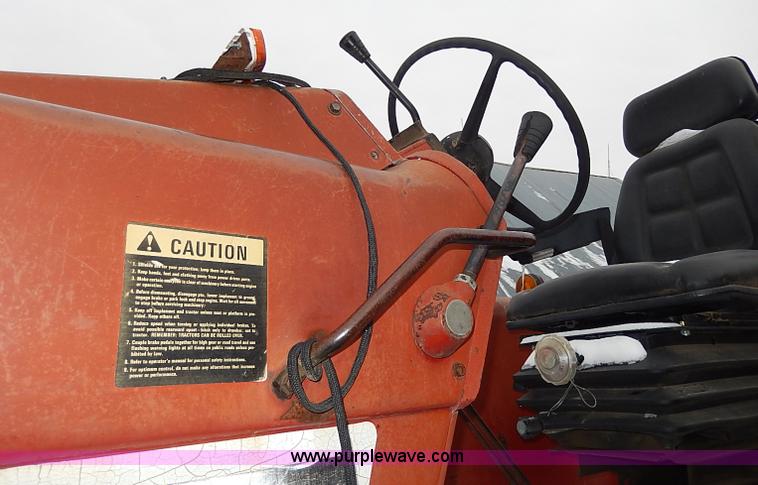 image for item I9343 1975 International 1066 tractor