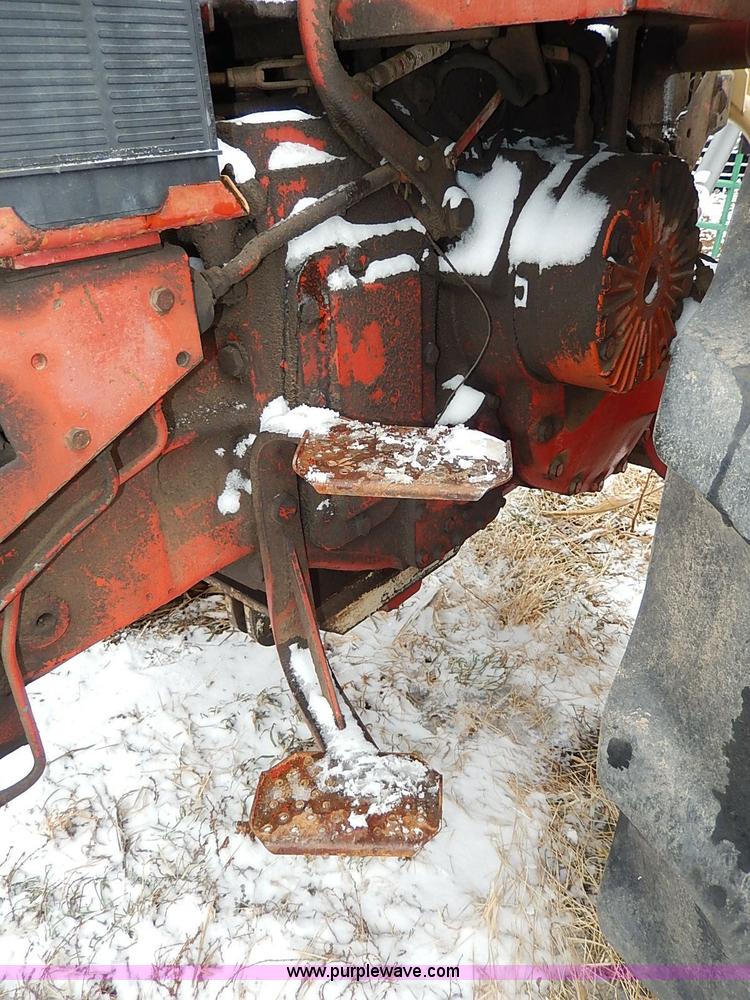 image for item I9343 1975 International 1066 tractor