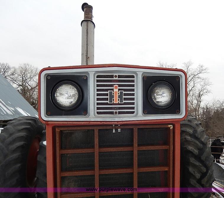 image for item I9343 1975 International 1066 tractor