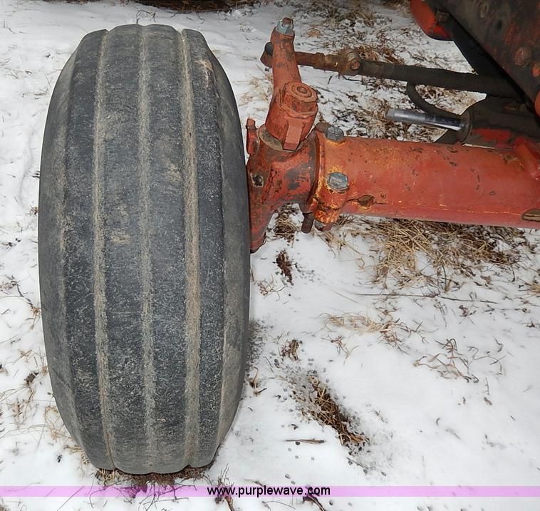 image for item I9343 1975 International 1066 tractor