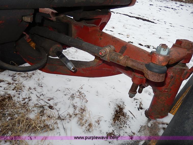 image for item I9343 1975 International 1066 tractor