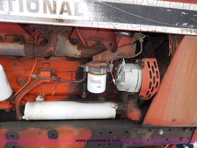 image for item I9343 1975 International 1066 tractor