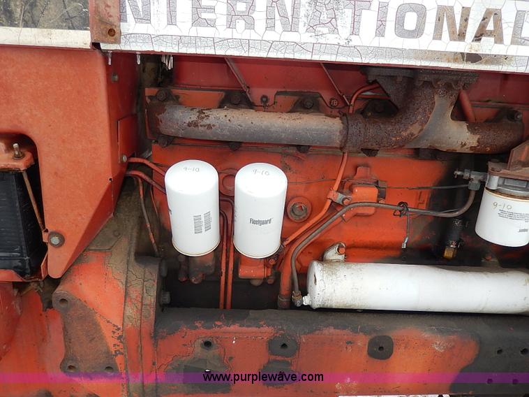 image for item I9343 1975 International 1066 tractor