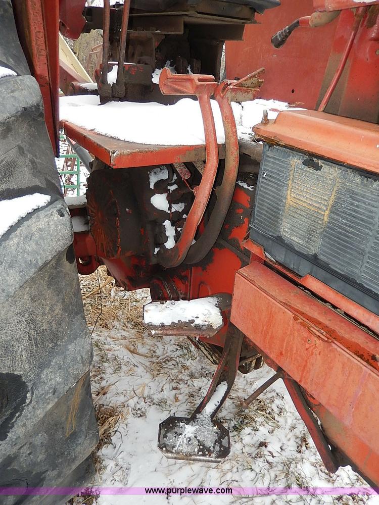 image for item I9343 1975 International 1066 tractor