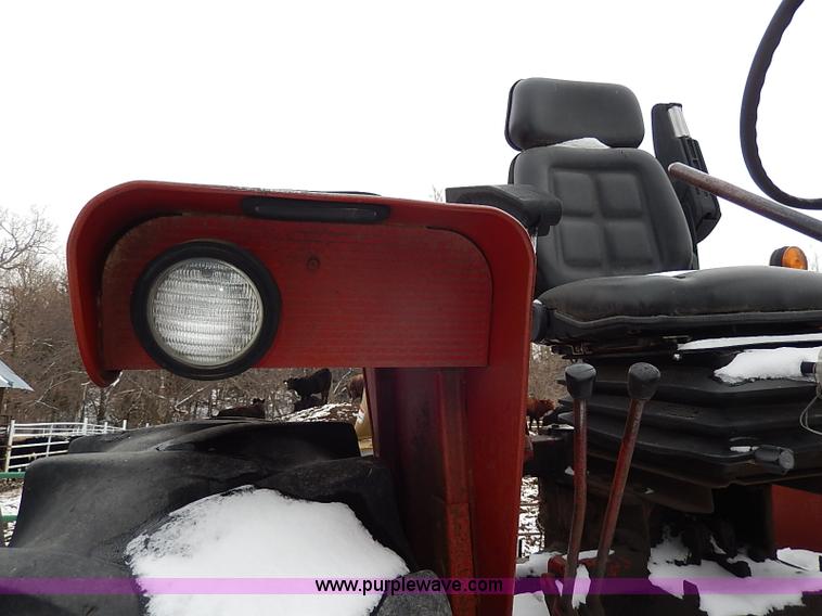 image for item I9343 1975 International 1066 tractor