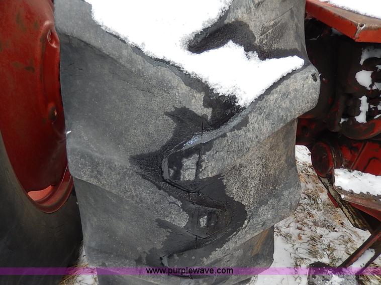 image for item I9343 1975 International 1066 tractor