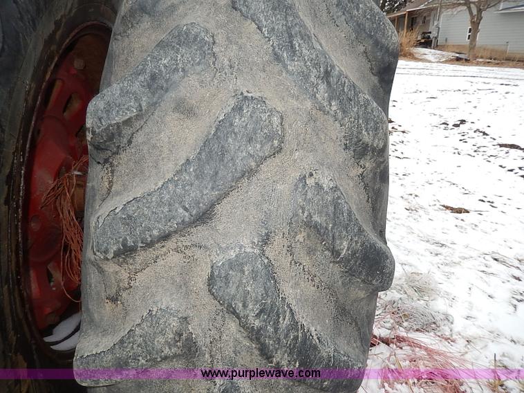 image for item I9343 1975 International 1066 tractor