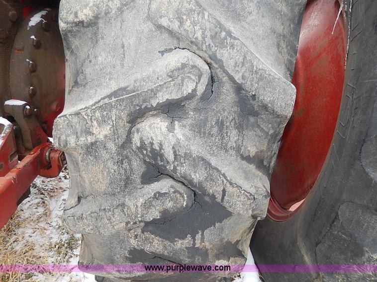 image for item I9343 1975 International 1066 tractor