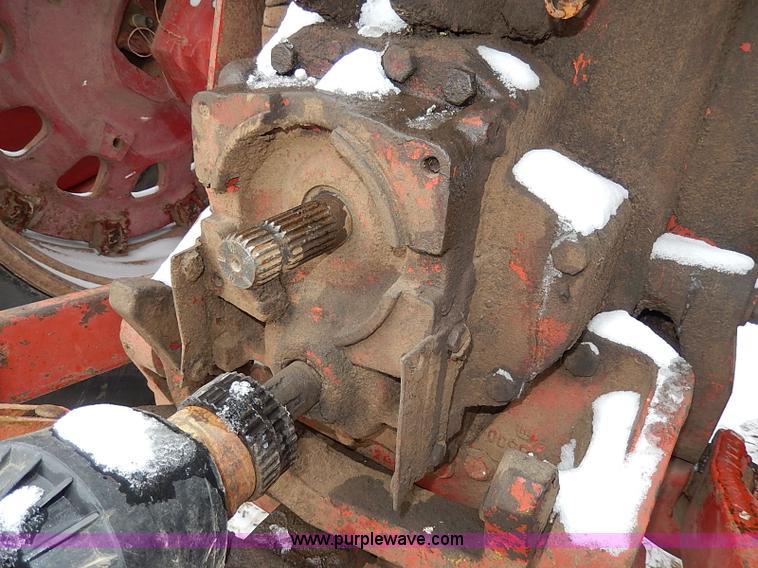 image for item I9343 1975 International 1066 tractor