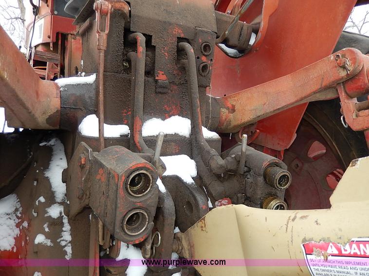 image for item I9343 1975 International 1066 tractor