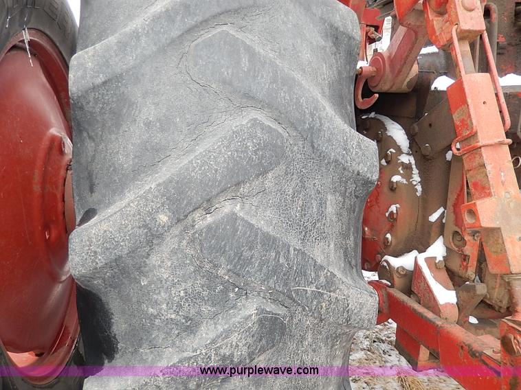 image for item I9343 1975 International 1066 tractor