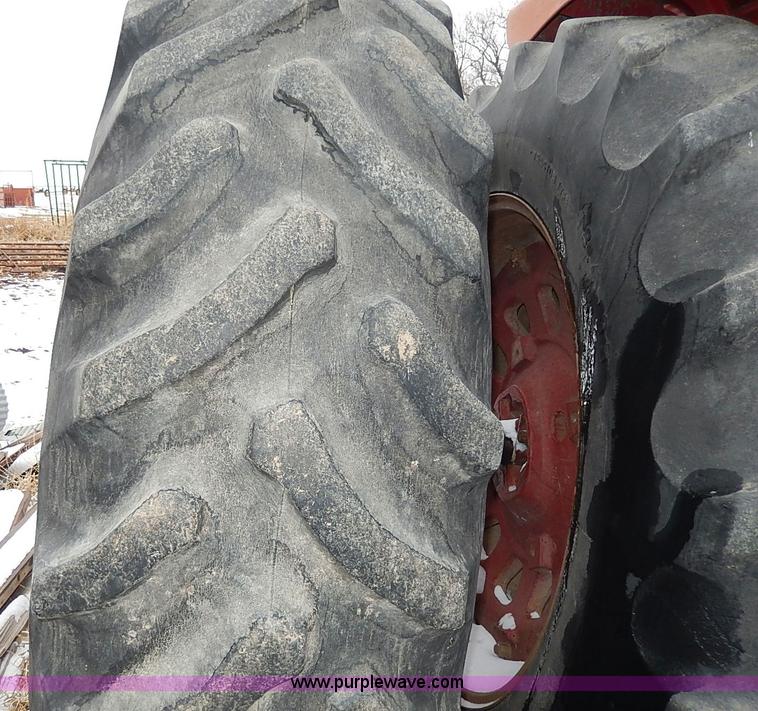 image for item I9343 1975 International 1066 tractor