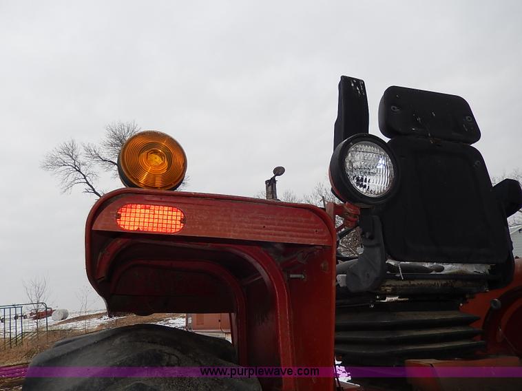 image for item I9343 1975 International 1066 tractor