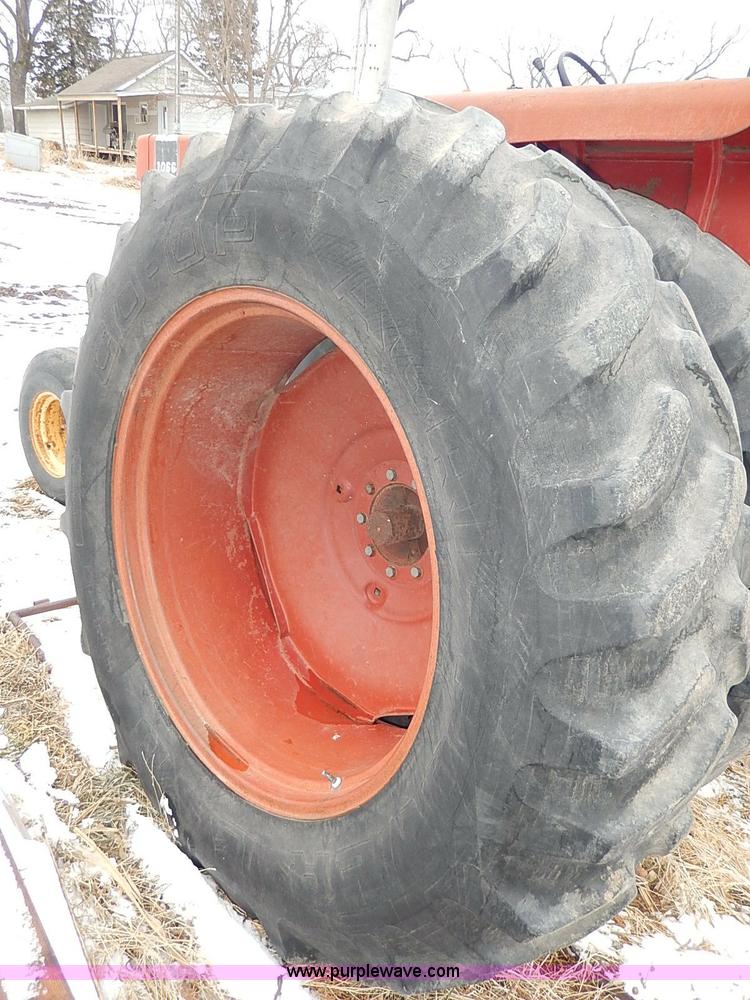 image for item I9343 1975 International 1066 tractor