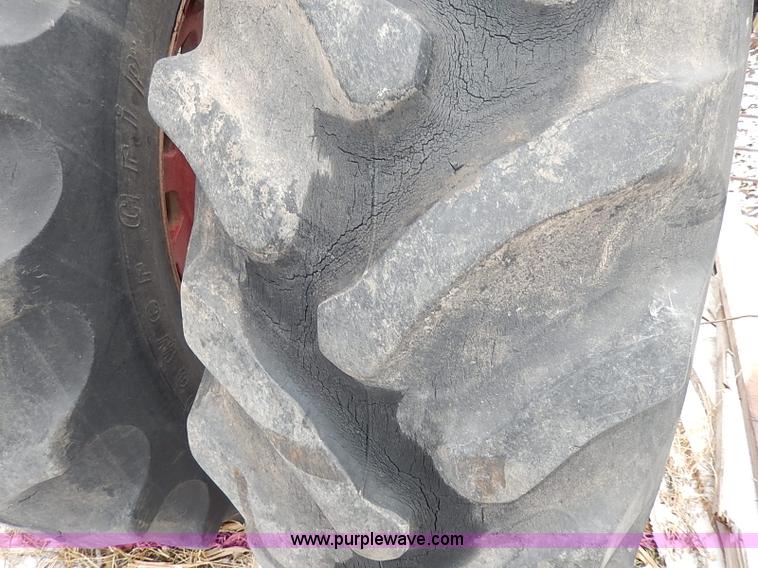 image for item I9343 1975 International 1066 tractor