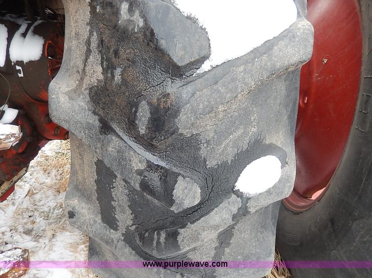 image for item I9343 1975 International 1066 tractor