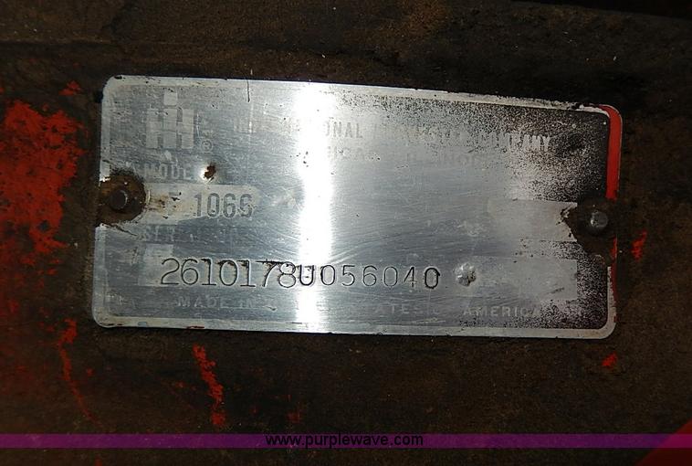 image for item I9343 1975 International 1066 tractor