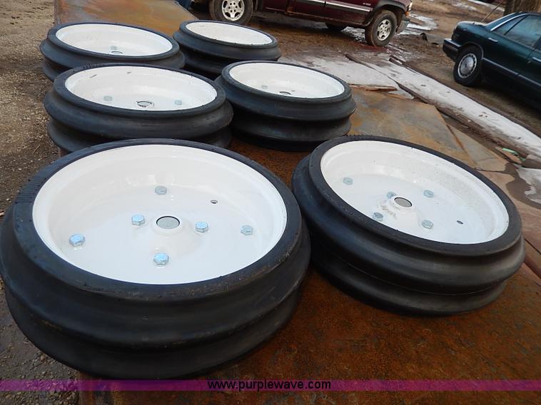 image for item I9361 Great Plains Solid Stand 30' grain drill